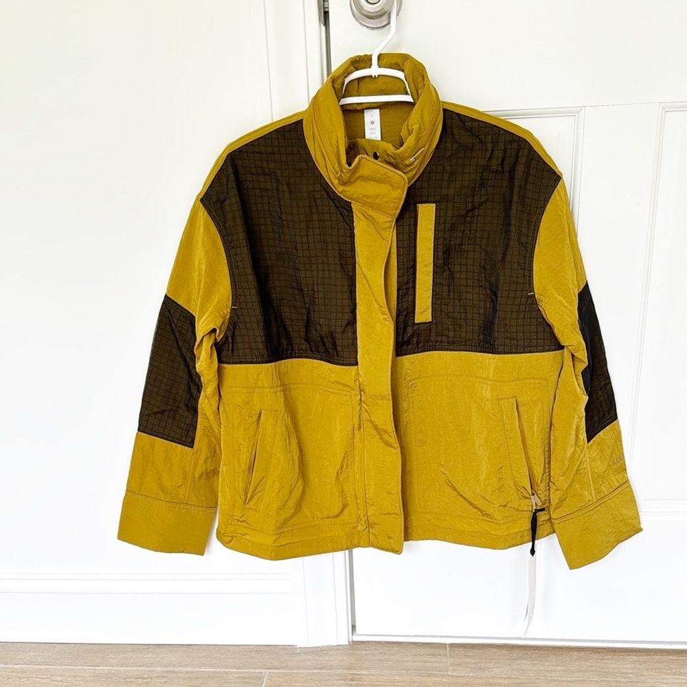 NWT LULULEMON Water Repellant mesh jacket size 6 gold black lightweight - Picture 2 of 6